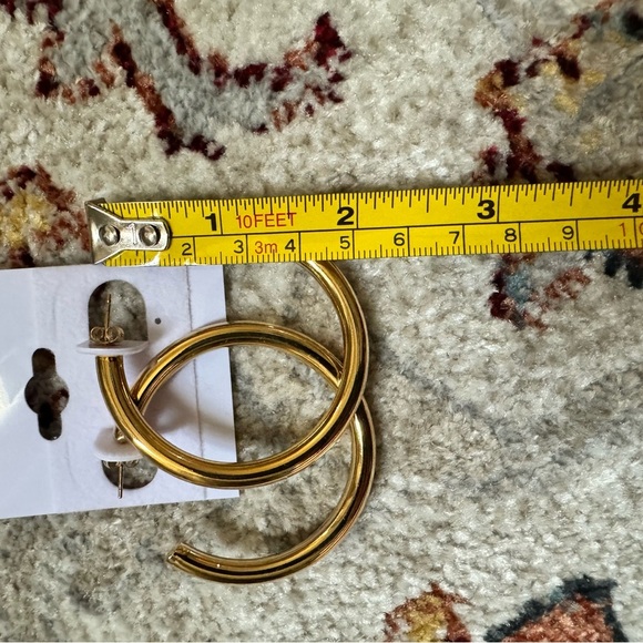 Gold hoop earrings - Picture 3 of 3